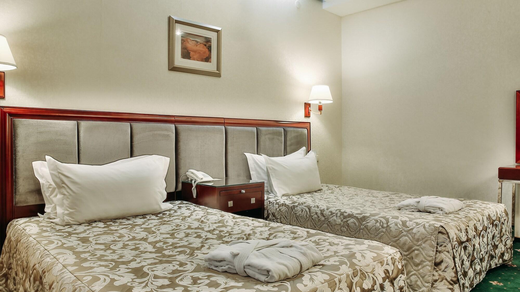 Goldman Empire Hotell Astana Exteriör bild