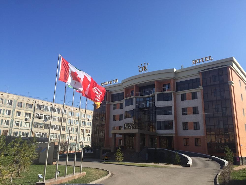 Goldman Empire Hotell Astana Exteriör bild