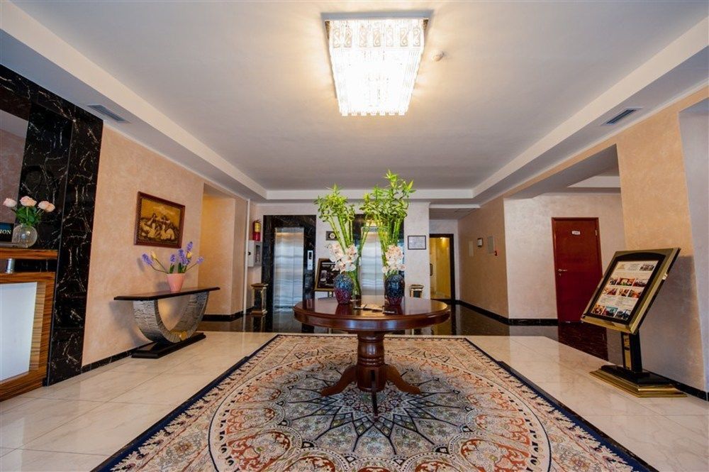 Goldman Empire Hotell Astana Exteriör bild