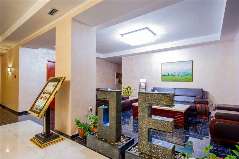 Goldman Empire Hotell Astana Exteriör bild