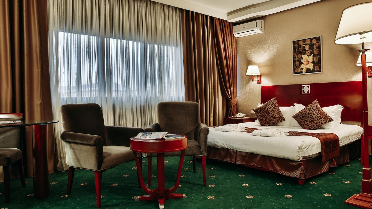 Goldman Empire Hotell Astana Exteriör bild