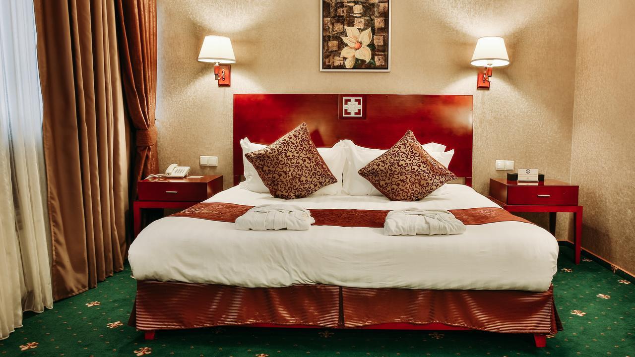 Goldman Empire Hotell Astana Exteriör bild
