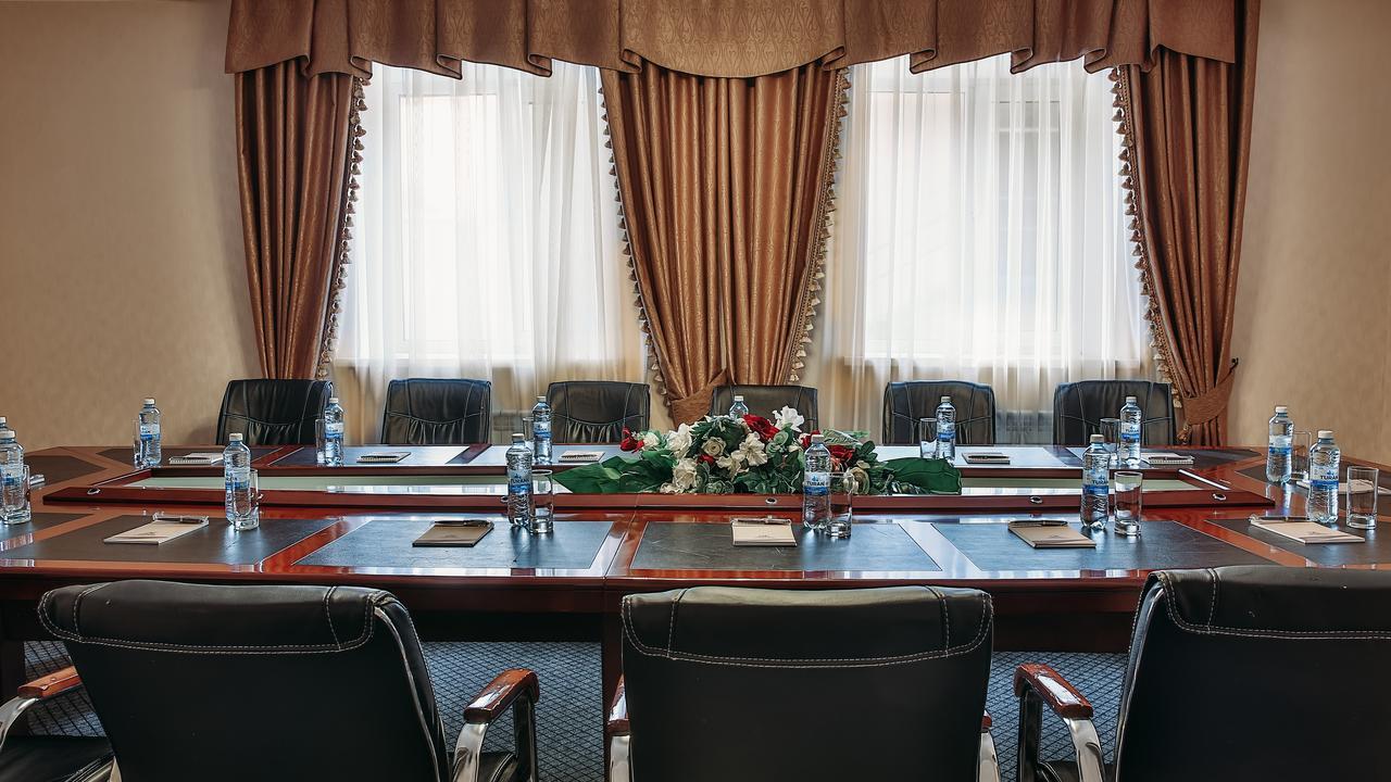 Goldman Empire Hotell Astana Exteriör bild