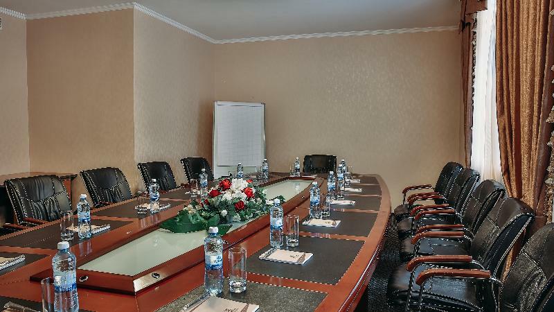 Goldman Empire Hotell Astana Exteriör bild