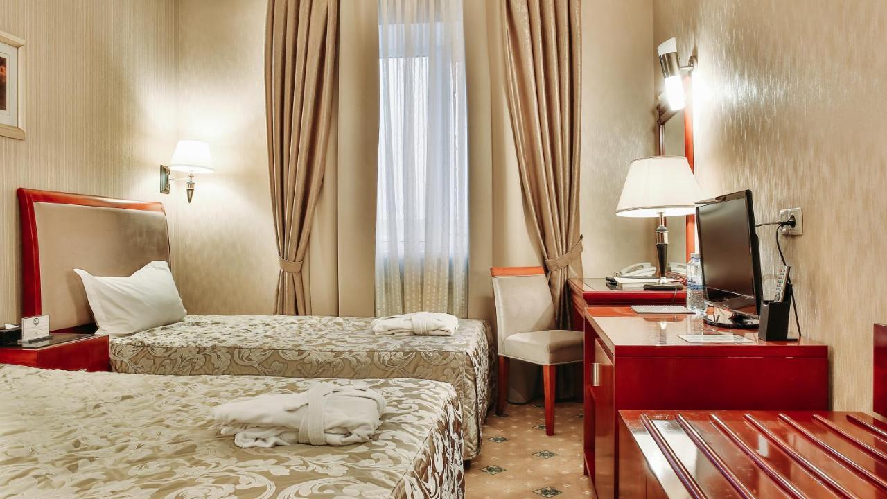 Goldman Empire Hotell Astana Exteriör bild